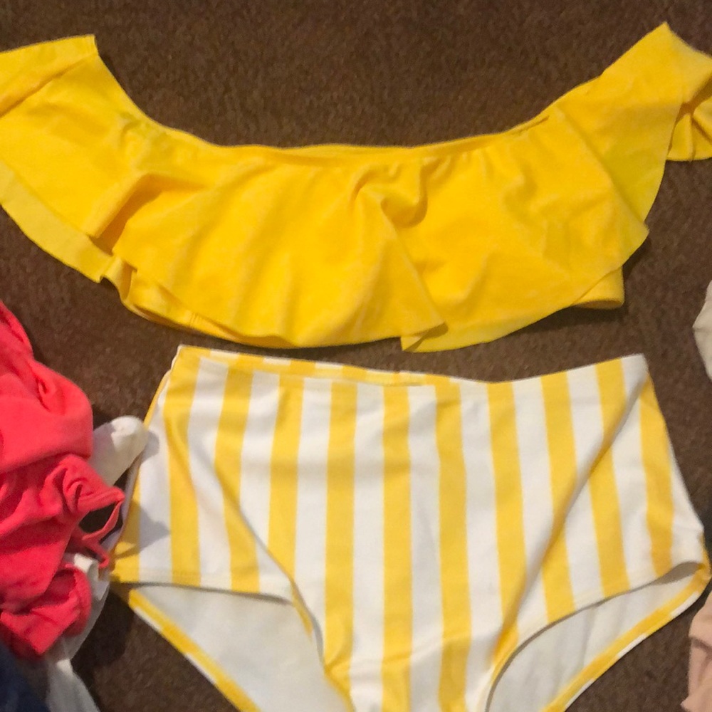 Yellow and white stripped two piece 💞